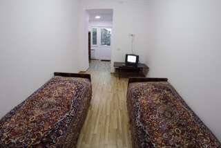 Гостевой дом Վանանդ Հյուրատուն / Vanand Guest House Гюмри Бюджетный двухместный номер с 2 отдельными кроватями-1